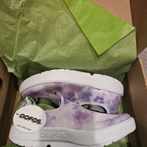 6.5 Oofoos OOmg eeZee Purple Tie Dye low shoe